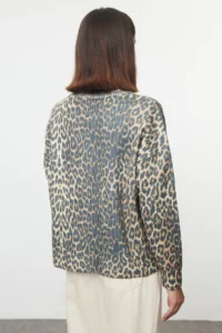 TRENDYOLMİLLA Black Leopard pattern Printed Soft textured Knitwear Sweater - Image 5