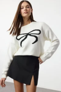 TRENDYOLMİLLA Ecru Soft textured Ribbon Patterned Knitwear Sweater