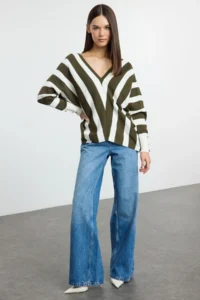 TRENDYOLMİLLA Green Deep V-neck Striped Knitwear Sweater - Image 2