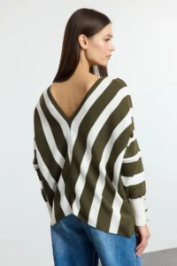 TRENDYOLMİLLA Green Deep V-neck Striped Knitwear Sweater - Image 5