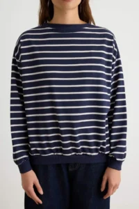 TRENDYOLMİLLA NAVY BLUE 2 Yarn Crew Neck Striped Regular Knitting Sweatshirt - Image 3