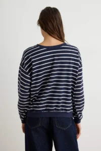 TRENDYOLMİLLA NAVY BLUE 2 Yarn Crew Neck Striped Regular Knitting Sweatshirt - Image 4