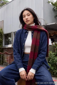 TRENDYOLMİLLA Soft textured Burgundy-Brown Color Blocked Knitwear Scarf - Image 3