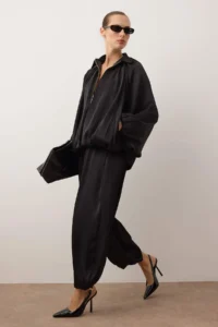 TRENDYOLMİLLA Black Satin Balloon Pattern Pants Jacket Weaving Bottom - Top Set - Image 2