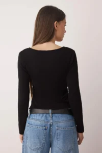 TRENDYOLMİLLA Black Fitted Half Zippered Double Layer Double Collar Knitting Blouse - Image 5