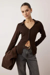 TRENDYOLMİLLA Brown Polo Shirt Collar Agrafli Fitted/Fitting Flexible Knitting Blouse