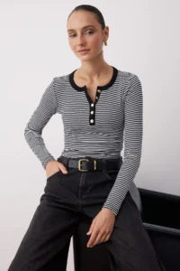 TRENDYOLMİLLA Black Crew Neck buttoned Fitted Flexible Fitted Knitting Blouse