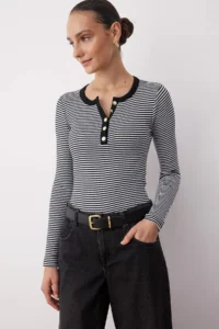 TRENDYOLMİLLA Black Crew Neck buttoned Fitted Flexible Fitted Knitting Blouse - Image 2