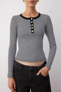 TRENDYOLMİLLA Black Crew Neck buttoned Fitted Flexible Fitted Knitting Blouse - Image 3