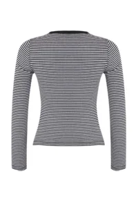 TRENDYOLMİLLA Black Crew Neck buttoned Fitted Flexible Fitted Knitting Blouse - Image 6