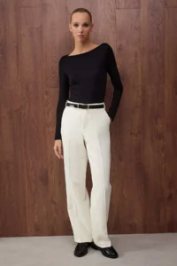 TRENDYOLMİLLA Special Collection Black Boat Neck Flexible Knitting Blouse - Image 2