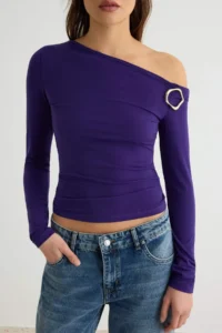 TRENDYOLMİLLA Dark Purple Fitted Low Shoulder Accessory Detailed Asymmetric Collar Flexible Knitting Blouse - Image 3