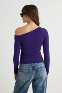 TRENDYOLMİLLA Dark Purple Fitted Low Shoulder Accessory Detailed Asymmetric Collar Flexible Knitting Blouse - Image 4