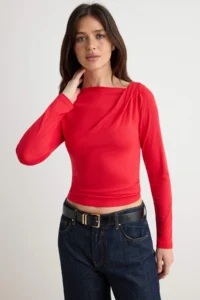 TRENDYOLMİLLA Red Fitted Asymmetric Collar Detailed Soft Fabric Flexible Knitting Blouse