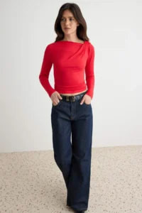TRENDYOLMİLLA Red Fitted Asymmetric Collar Detailed Soft Fabric Flexible Knitting Blouse - Image 2