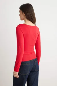 TRENDYOLMİLLA Red Fitted Asymmetric Collar Detailed Soft Fabric Flexible Knitting Blouse - Image 5