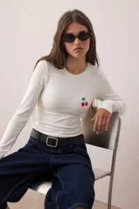 TRENDYOLMİLLA Ecru Fitted Cherry Embroidered Long Sleeve Soft Fabric Flexible Knitting Blouse