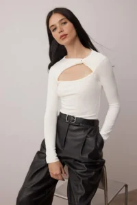 TRENDYOLMİLLA Ecru Cut Out Detailed Soft Touch Flexible Knitting Blouse