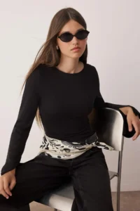 TRENDYOLMİLLA Black Fitted Boat Neck Soft fabric Long Sleeve Flexible Knitting Blouse