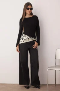 TRENDYOLMİLLA Black Fitted Boat Neck Soft fabric Long Sleeve Flexible Knitting Blouse - Image 2