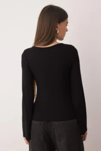 TRENDYOLMİLLA Black Fitted Boat Neck Soft fabric Long Sleeve Flexible Knitting Blouse - Image 4
