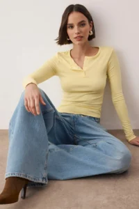 TRENDYOLMİLLA Yellow Soft Touch Half Patch buttoned Flexible Knitting Blouse - Image 2