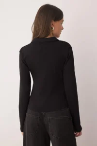 TRENDYOLMİLLA Black Polo Shirt Collar Zippered Shirred Fitted Flexible Knitting Blouse - Image 4