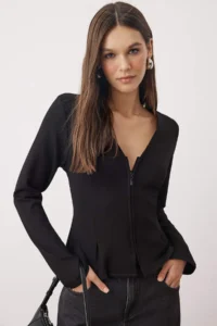 TRENDYOLMİLLA Black V-neck Zippered Reguler/Normal Cut Knitting Blouse