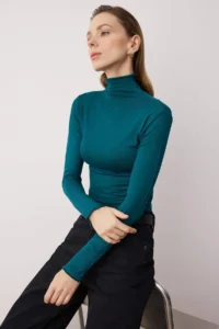 TRENDYOLMİLLA Emerald Green Transparan High Neck Flexible Normal Size Knitting Blouse