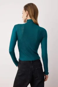 TRENDYOLMİLLA Emerald Green Transparan High Neck Flexible Normal Size Knitting Blouse - Image 4