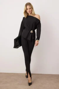 TRENDYOLMİLLA Black Accessory Detailed Drop Shoulder Weaving Blouse