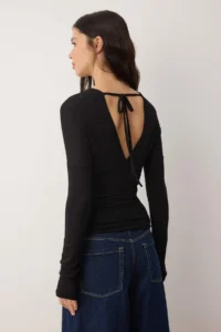 TRENDYOLMİLLA Black V-neck Draped Regular/Normal Pattern Low-cut back Knitting Blouse - Image 4