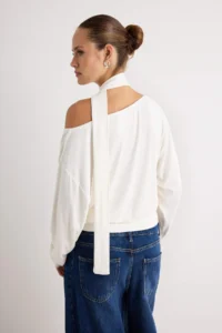 TRENDYOLMİLLA Ecru Light Omuzlu Shawl Accessory Detailed Regular/Normal Pattern Knitting Blouse - Image 4