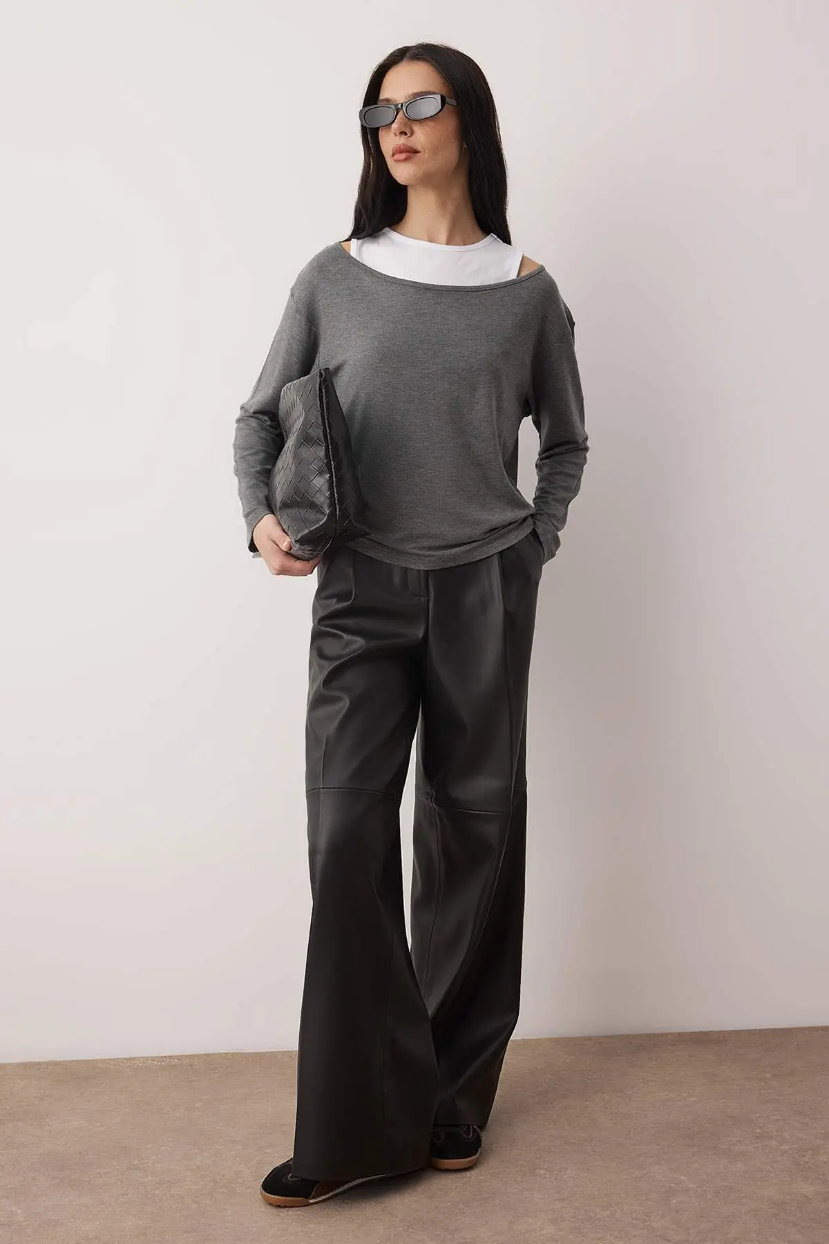 TWOAW26BZ00332-GRAY_1