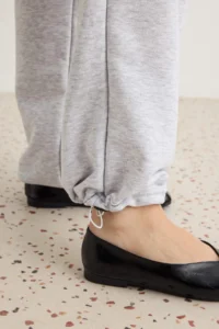 TRENDYOLMİLLA Gray Melange Elastic Waist Basic Jogger Kordonlu Knitting Sweatpants - Image 4