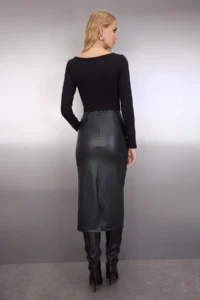 TRENDYOLMİLLA Black Plain Arched bodycone/Fitting Midi Faux Leather Knitting Dress - Image 4