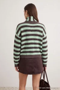 TRENDYOLMİLLA Brown Shawl Detailed Soft textured Oversized V-neck Knitwear Cardigan - Image 5