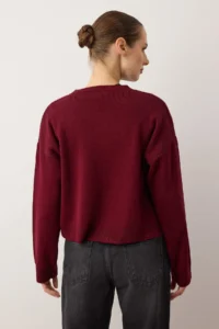 TRENDYOLMİLLA Burgundy Crew Neck Teddy Bear Embroidered Knitwear Cardigan - Image 4