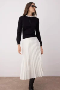 TRENDYOLMİLLA Black Lace Collar Garnished Premium Thread/Special Thread Knitwear Sweater - Image 2