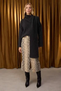 TRENDYOLMİLLA Special Collection Anthracite Wool Blended Beard Yarn Shawl Collar Detailed Knitwear Sweater - Image 2