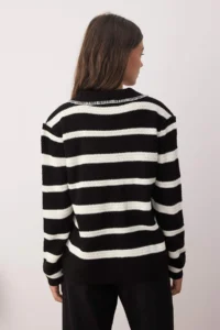 TRENDYOLMİLLA Black Cotton Blended Wide Pattern Knitwear Sweater - Image 4