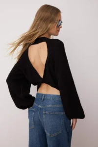 TRENDYOLMİLLA Black Back Cut Out/Window Detailed Knitwear Sweater