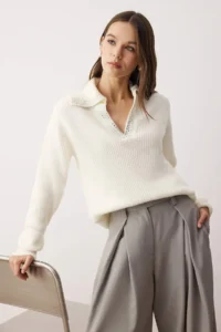 TRENDYOLMİLLA Ecru Soft textured Rocky Collar Detailed Knitwear Sweater
