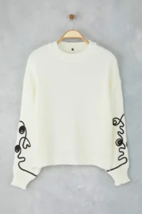 TRENDYOLMİLLA Ecru Oversized/Wide Pattern Sleeve embroidered Knitwear Sweater - Image 5