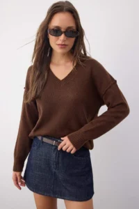 TRENDYOLMİLLA Wardrobe Essentials Brown Woolly Premium YarnBasic Wide Pattern Knitwear Sweater |