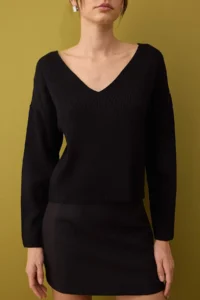 TRENDYOLMİLLA Black Corset Stitching Detailed Knitwear Sweater - Image 3