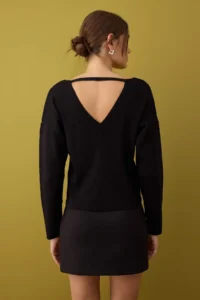 TRENDYOLMİLLA Black Corset Stitching Detailed Knitwear Sweater - Image 4