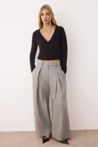 TRENDYOLMİLLA Black Soft textured Short/Crop Double breasted Baglama Knitwear Sweater - Image 2