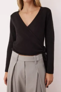TRENDYOLMİLLA Black Soft textured Short/Crop Double breasted Baglama Knitwear Sweater - Image 3