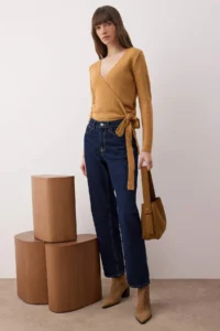 TRENDYOLMİLLA Camel Soft textured Short/Crop Double breasted Baglama Knitwear Sweater - Image 2